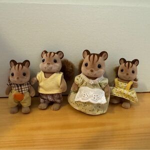 Calico Critters Walnut Squirrel Family